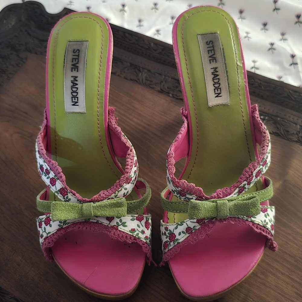 Steve Madden Pink and Green Floral Women's Shoes